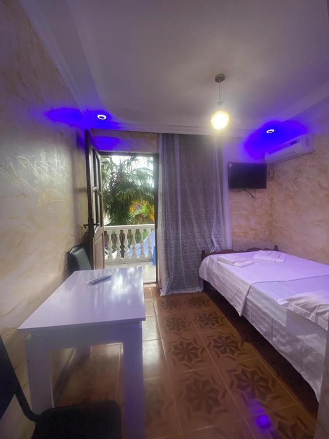 Elite Palace Plus Hotel Батумі Екстер'єр фото